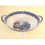 A blue and white willow pattern transfer printed pearlware chestnut basket c.1800 - 25cm wide handle
