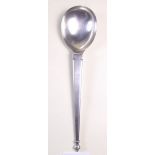 A silver Arts and Crafts serving spoon - London 1908, 52g