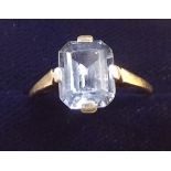 A 9 carat gold ring set blue spinel, size P