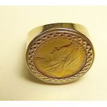 A 1901 gold half sovereign set in 9 carat gold ring - 9.7g