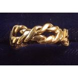 A 9 carat gold interlaced 'rope' ring - 3.5g, size K