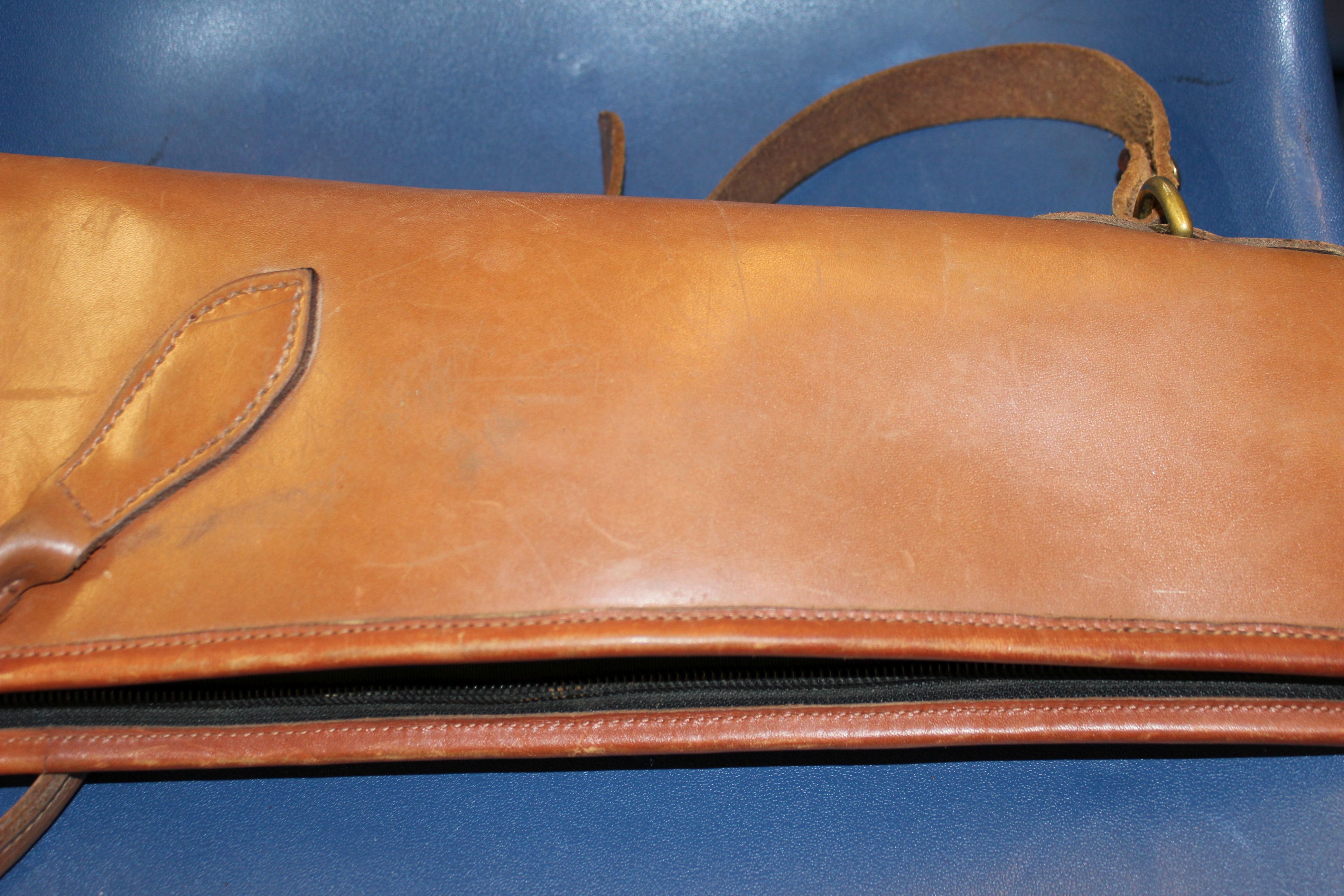 Leather gun slip, 12 bore cartridle belt (a/f) - Image 7 of 10