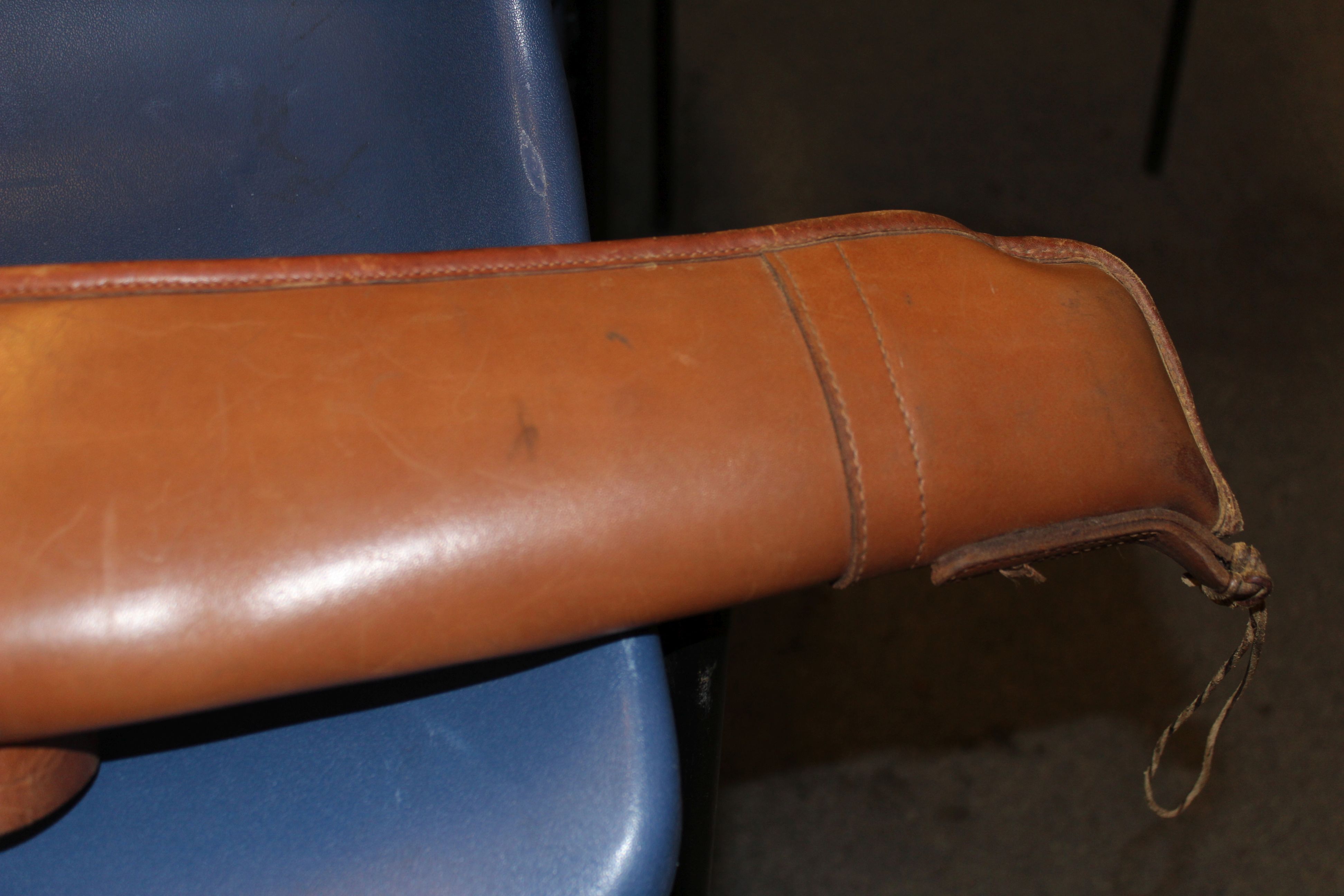 Leather gun slip, 12 bore cartridle belt (a/f) - Image 5 of 10
