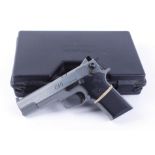 .177 Crosman C40 Co2 air pistol, black plastic grips in black hard plastic case