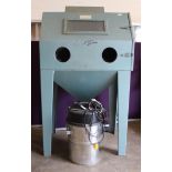 Free standing 240v shot blasting cabinet, internal dimensions w.900mm x h.600mm x d.600mm (gloves