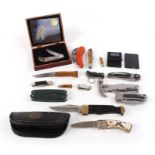 Quantity of various folding and pocket knives, Burton McCall gamekeeper, and others