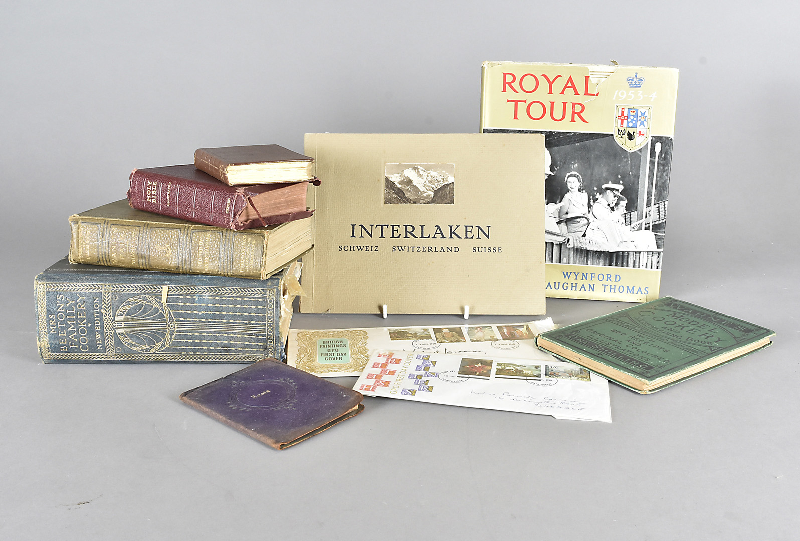 A collection of miscellaneous books, Royal Commemorative, souvenir albums etc including