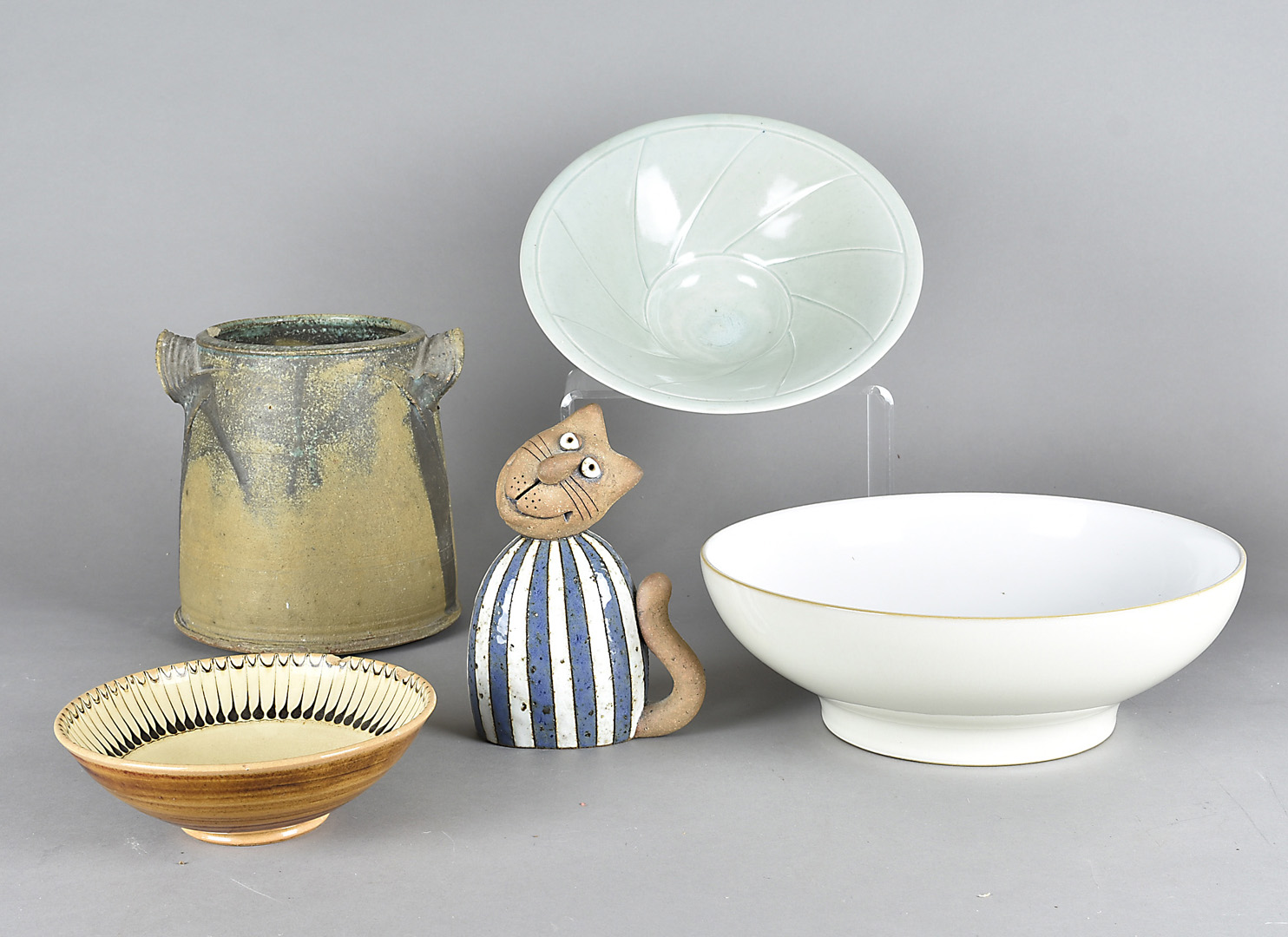 A miscellaneous collection of contemporary pottery, including a porcelain ash glazed bowl, two