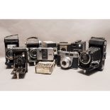 A Tray of Cameras, folding examples including a Zeiss Ikon Ikonta 520/2, a Nettar 515/2, a Ensign