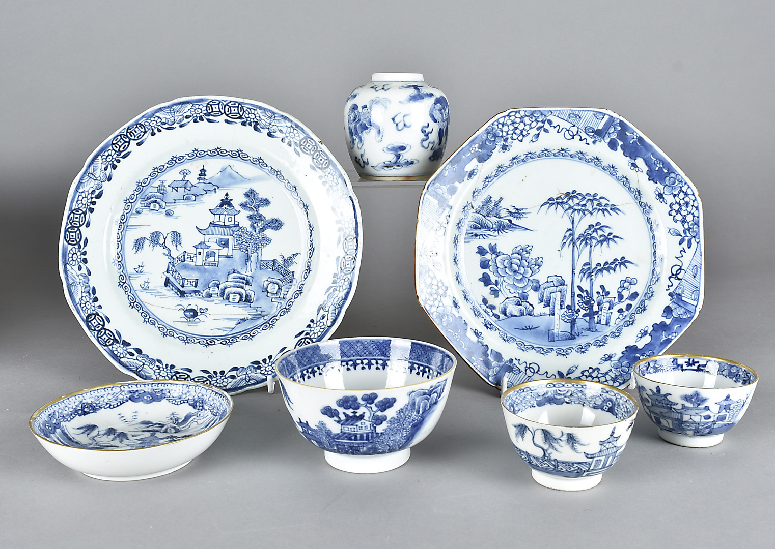 A collection of Chinese blue and white exportware, comprising a set of three pagoda decorated