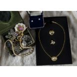 A collection of jewellery, including a Joan Rivers necklace in box, a Victorian Jubilee box with