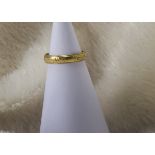 A 1970s 18ct gold wedding band, with engraved outer, hallmarked, 3.2g and size O
