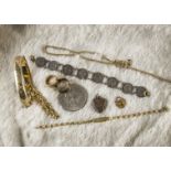 A group of gold and silver and other jewellery, including several 9ct gold items, 31.3g, and 18ct