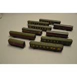 Hornby Dublo 00 Gauge 'Stove' and other Coaching Stock, maroon 6-wheel Passenger Brake Van '