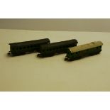 Pre-war Marklin HO Gauge short bogie Coaches, repainted two tone green with early couplings, F (3)