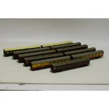 Triang-Hornby OO Gauge BR Mk 1 Coaches, comprising 3 BR red/cream, 1 BR carmine/cream, 1 BR green