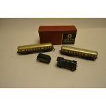 Trix Twin and Trix Express 00/H0 Gauge Railcar and Tank Locomotive, 20/58 crimson and cream 2-Car