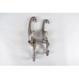A pair of carved oak coat hooks, modelled as swinging monkeys, 31 cm and 26 cm long (2)