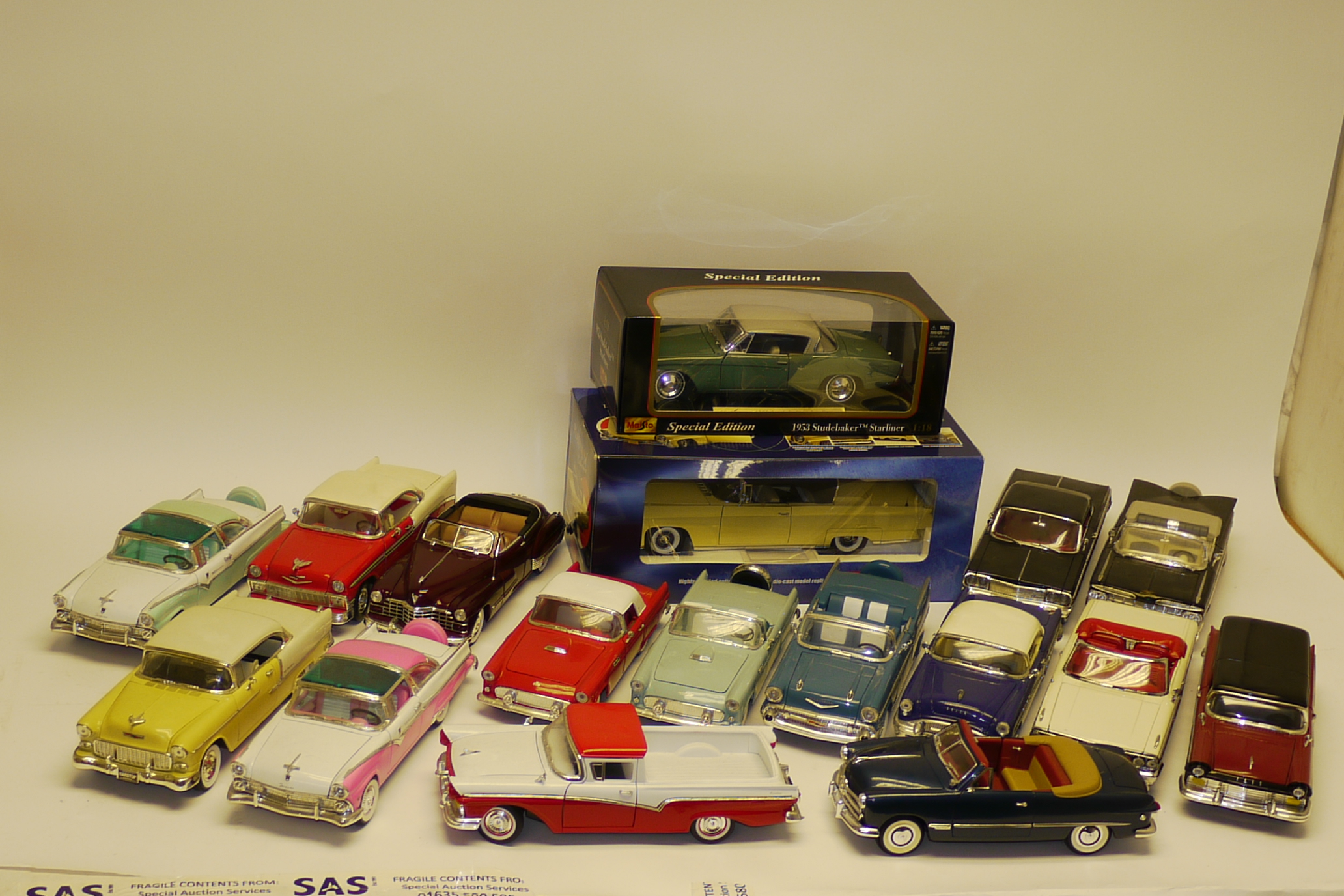 1:18 Scale American Vehicles, A collection of vintage private vehicles including examples by