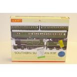 Hornby (China) 00 Gauge R2813 'Southern Suburban 1938' Train Pack, comprising Southern green Class