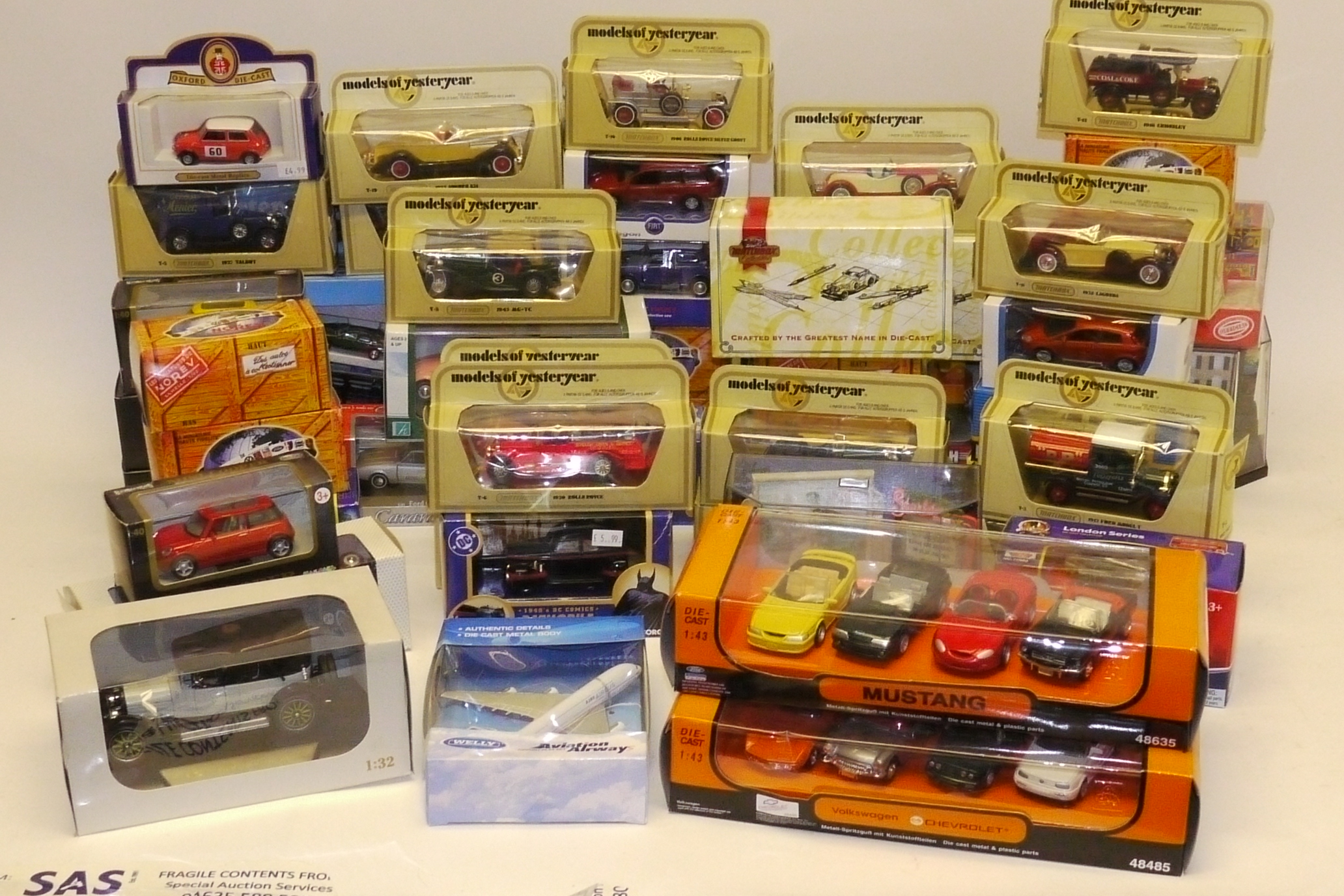 Boxed Modern Die-Cast Models, A collection of vintage and modern commercial and private mostly 1: