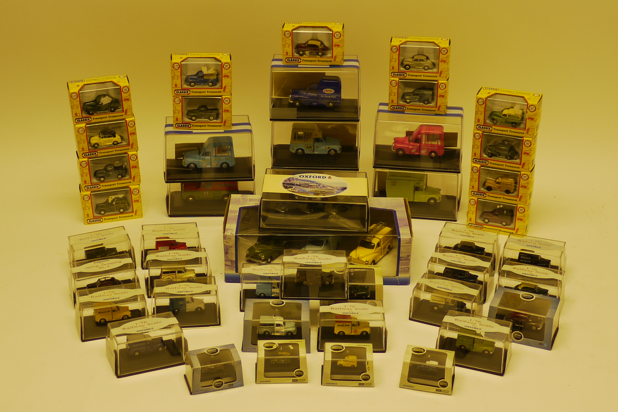 Boxed Oxford Diecast and Classix Models, A boxed collection of vintage private and commercial mostly