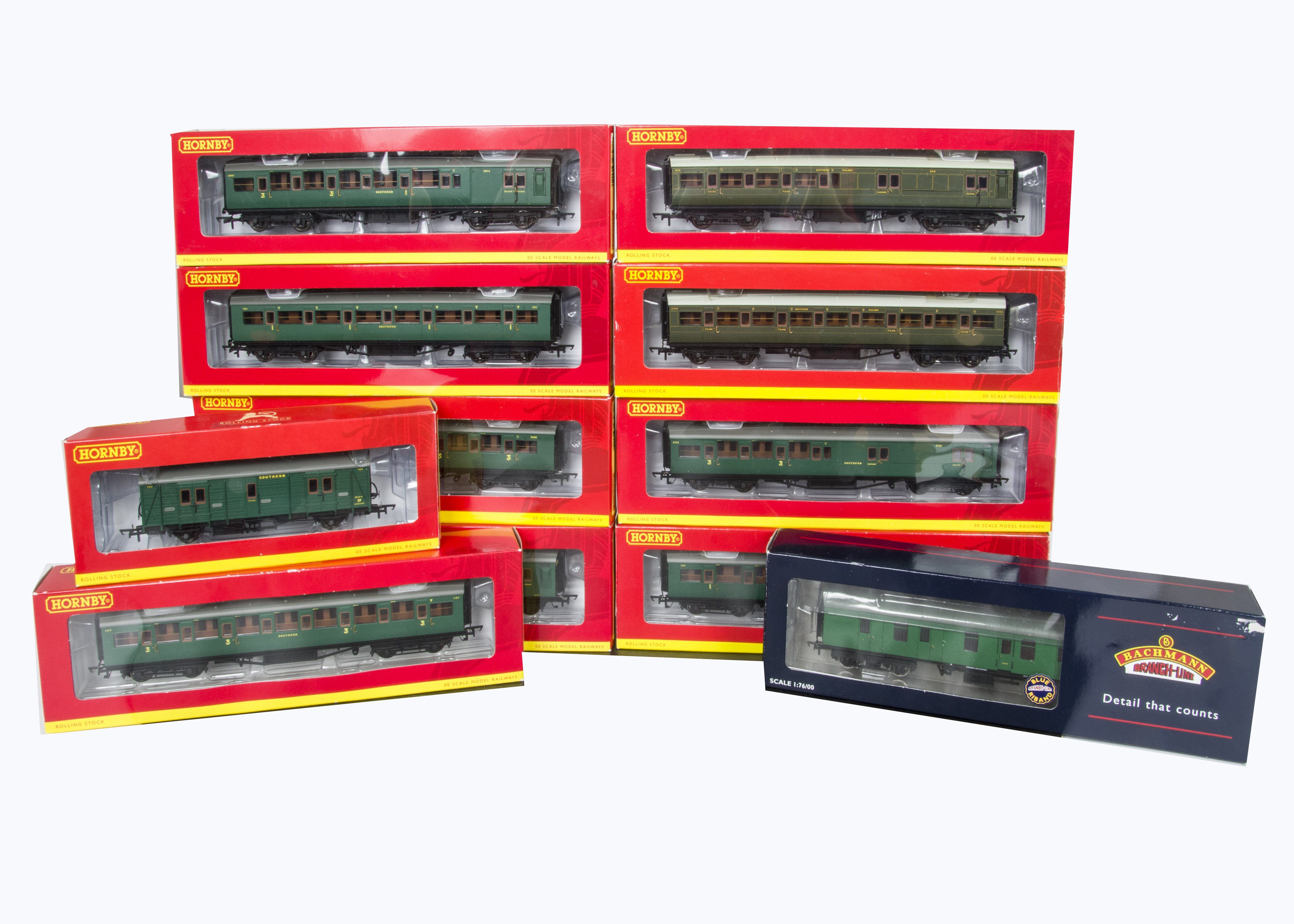 Hornby (China) and Bachmann 00 Gauge BR and SR green Coaches, Hornby Southern green Maunsell Coaches