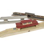 Pre-war Hornby Dublo 00 Gauge wooden Station with red roof, G-VG, small chip at front of one end