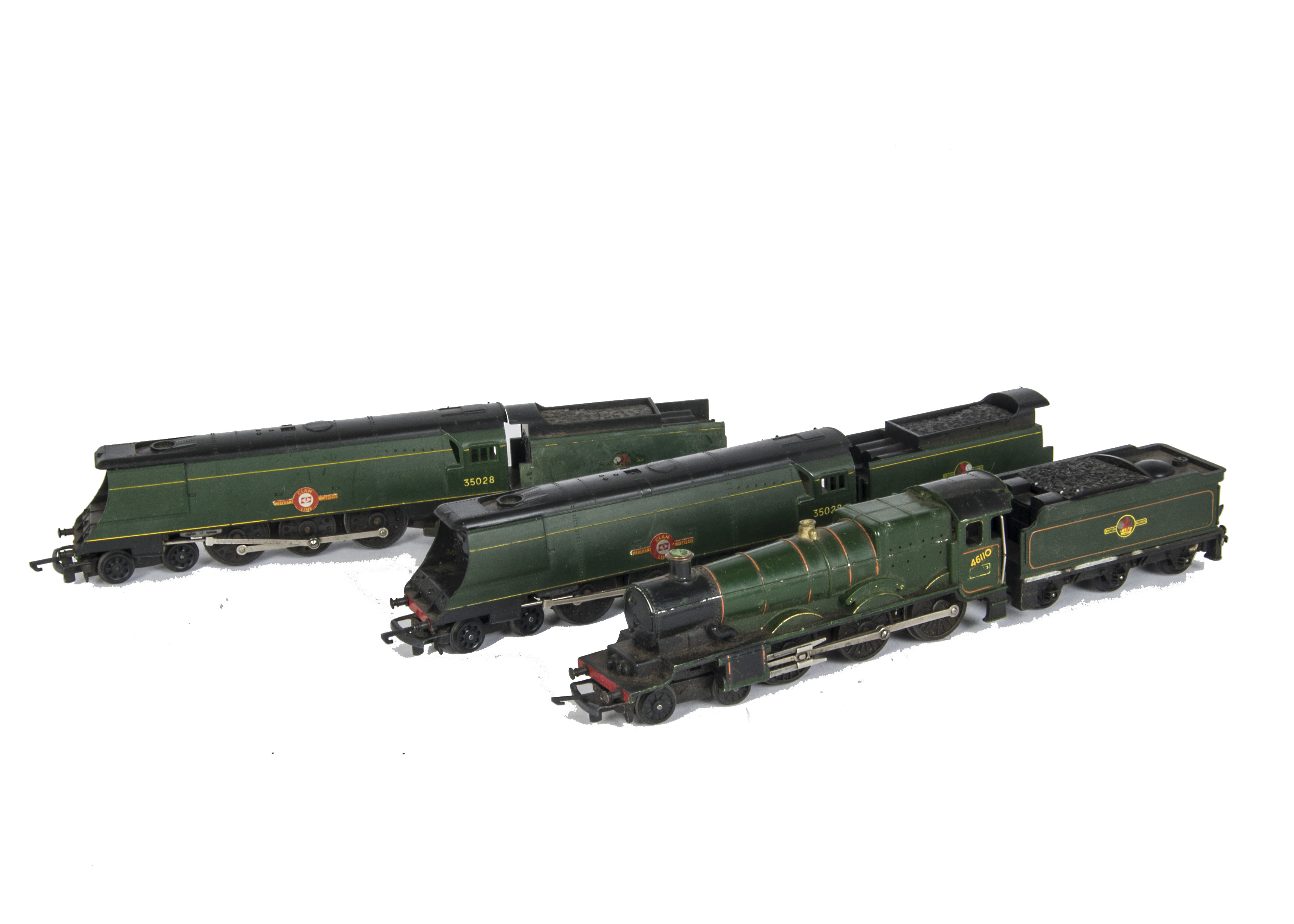 Tri-ang TT Gauge Merchant Navy and Castle Class Locomotives, two 35028 'Clan Line' Locomotives and