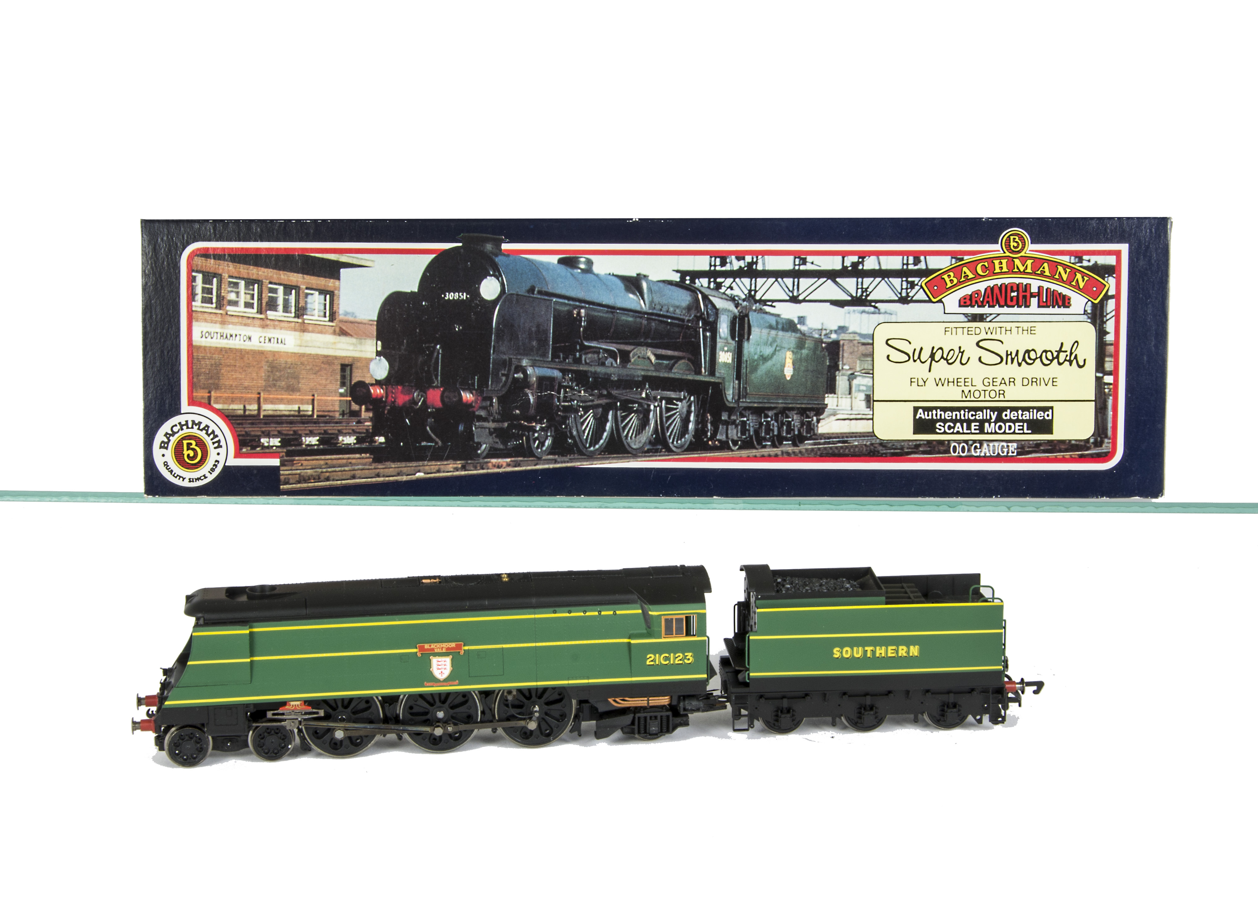 Hornby (China) and Bachmann 00 Gauge SR Locomotives and Tenders, Hornby R2219 green West Country