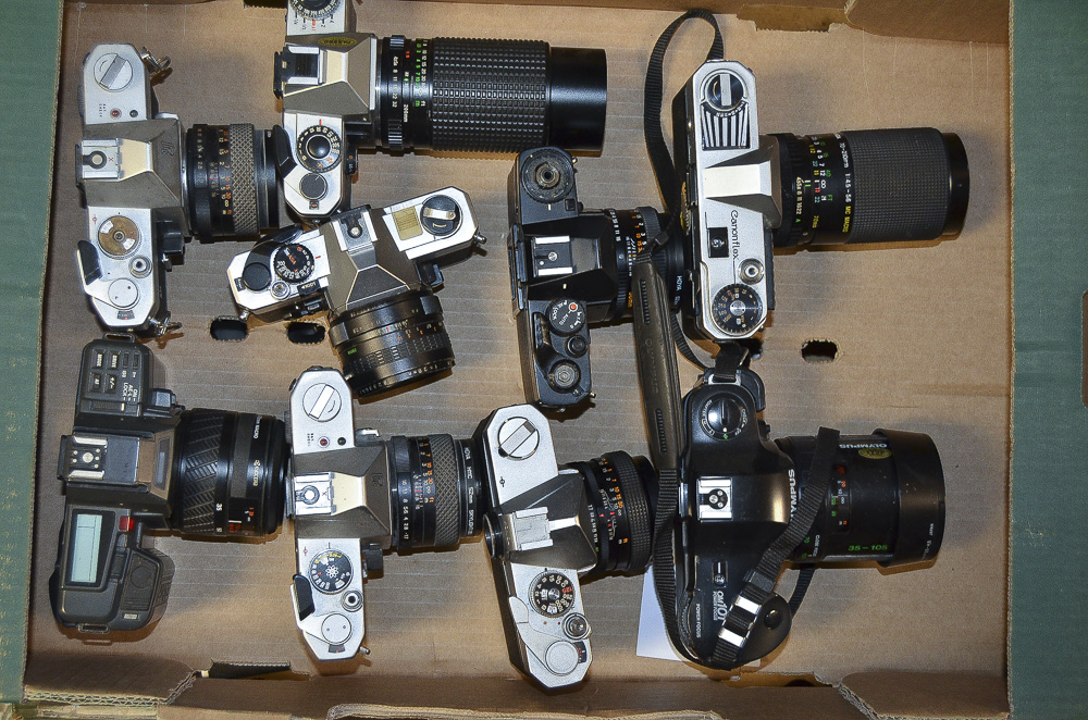 A Tray of 35mm SLR Cameras, including Yashica TL Electro X (2FX-D, ), Canonflex RM, Konica