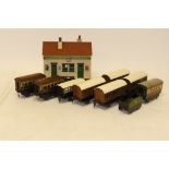 Assorted O Gauge Tinplate Coaching Stock and Station Building, including 4 Marklin GNR 'teak' 4-