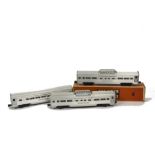 Lionel American O Gauge 3-rail Extruded Aluminium 'Silver' Coaching Stock, with 'Lionel Lines'
