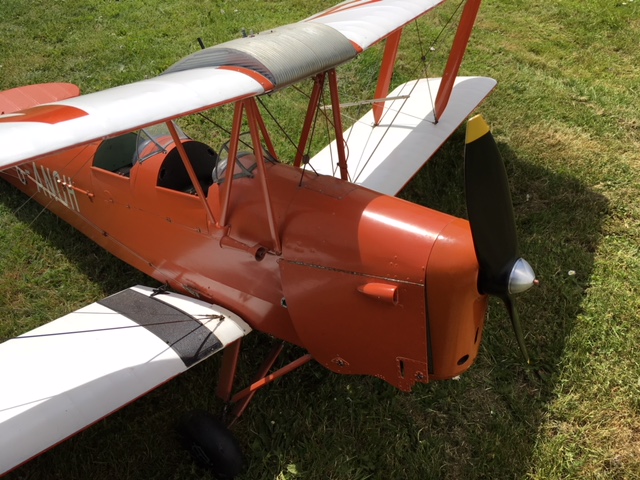 A well constructed flying model of a De Havilland DH82 Tiger Moth, G-ANOH, the fabric and wood - Bild 4 aus 6