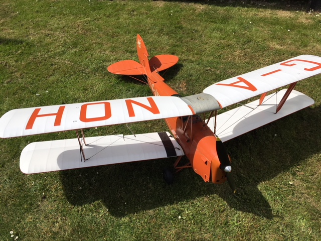 A well constructed flying model of a De Havilland DH82 Tiger Moth, G-ANOH, the fabric and wood - Bild 5 aus 6