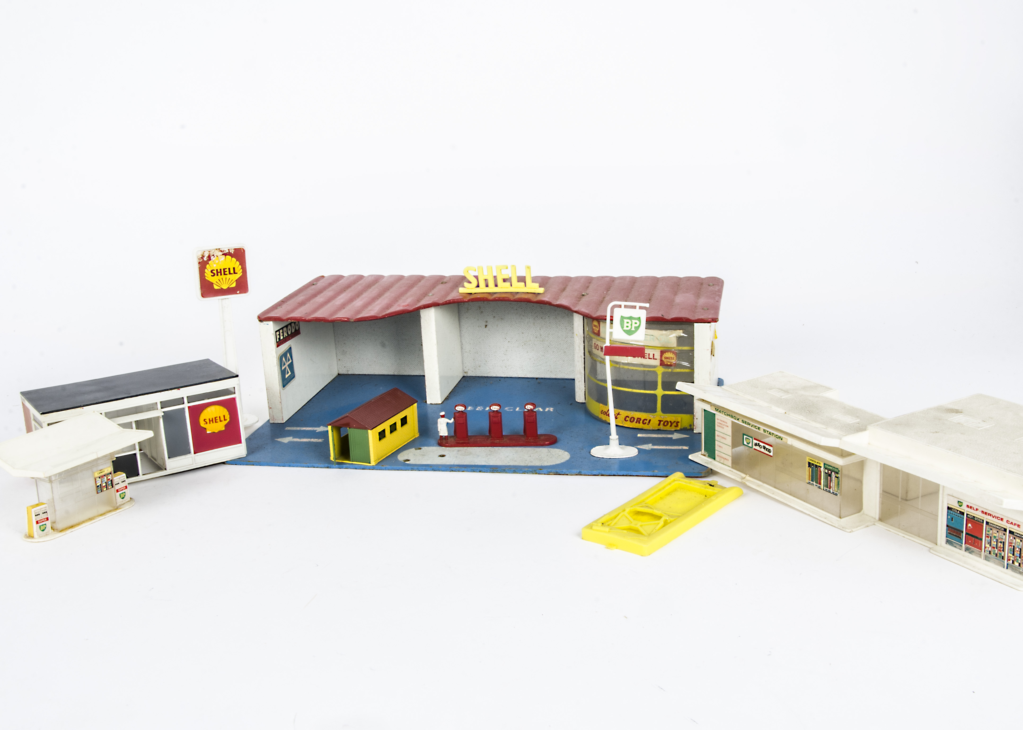 Wood Plastic and Metal Toy Garages by various makers, Lesney Matchbox Accessory Pack No 3 small