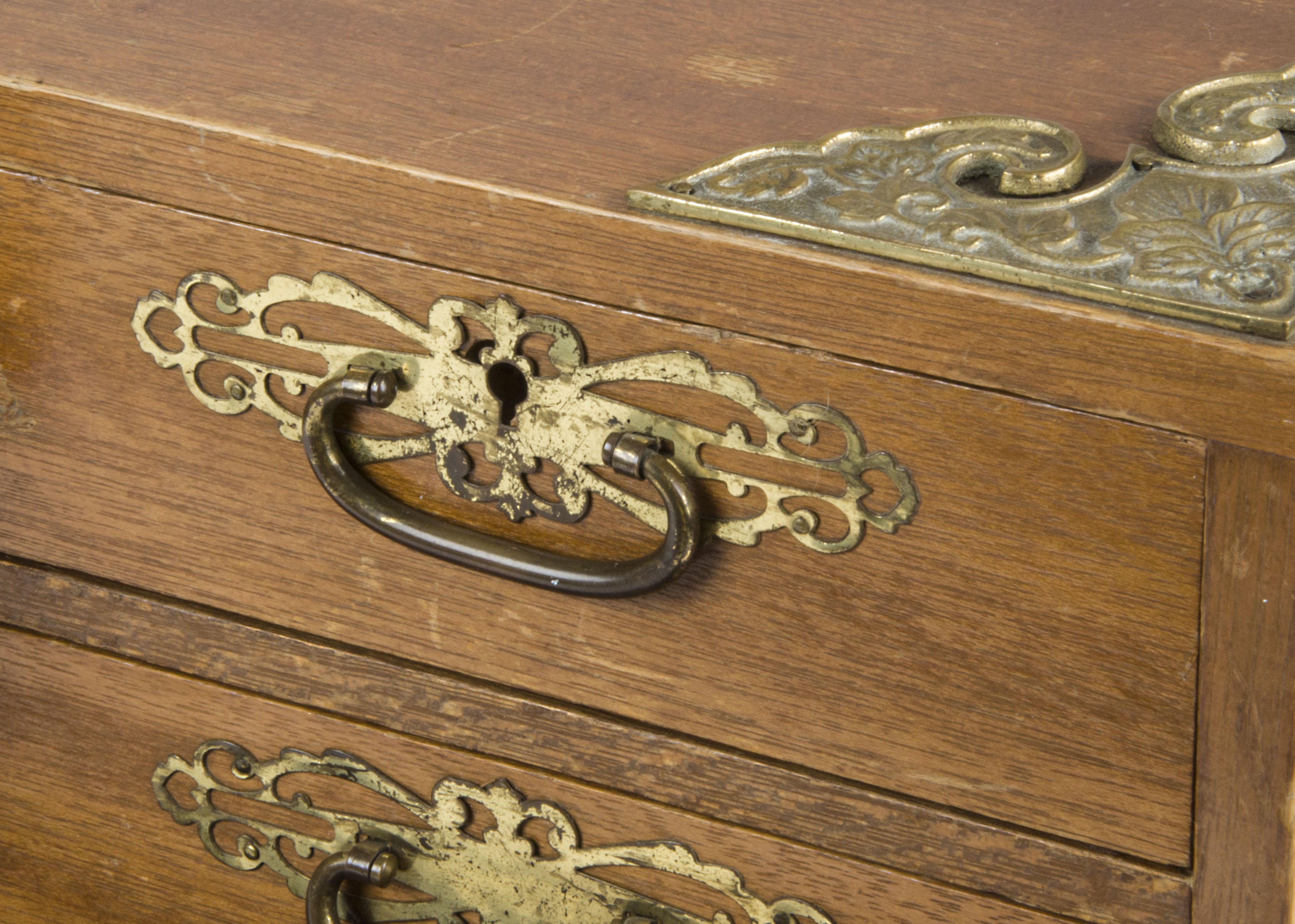 John Lennon, a wooden jewellery chest which is believed to have been owned by John Lennon and then - Image 4 of 10