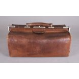A leather Gladstone bag, 40 cm long x 20.5 cm deep x 17 cm high
