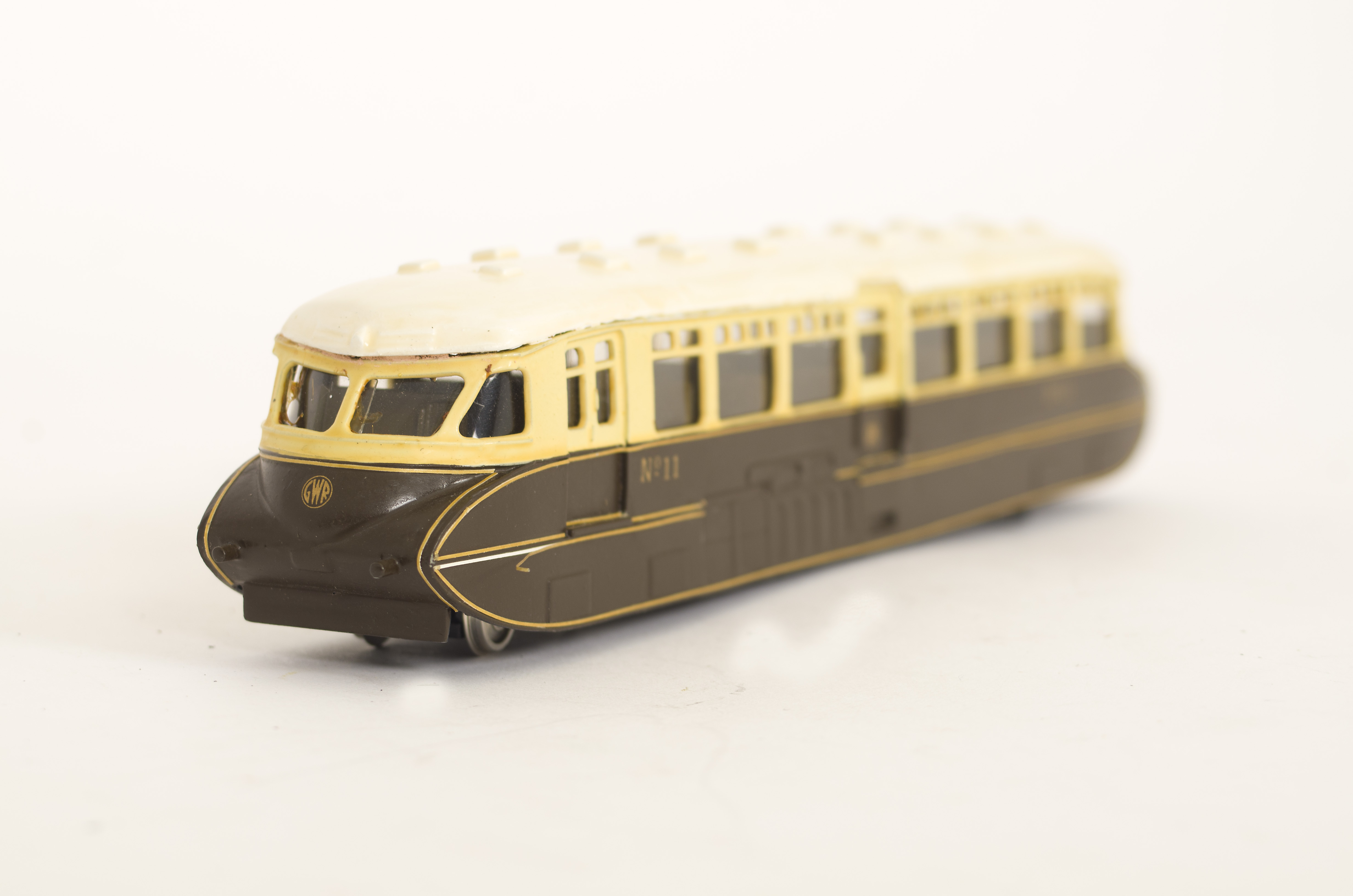 Anbrico 00 Gauge Kitbuilt GWR Railcar No 11, built and painted to a very good standard, fitted