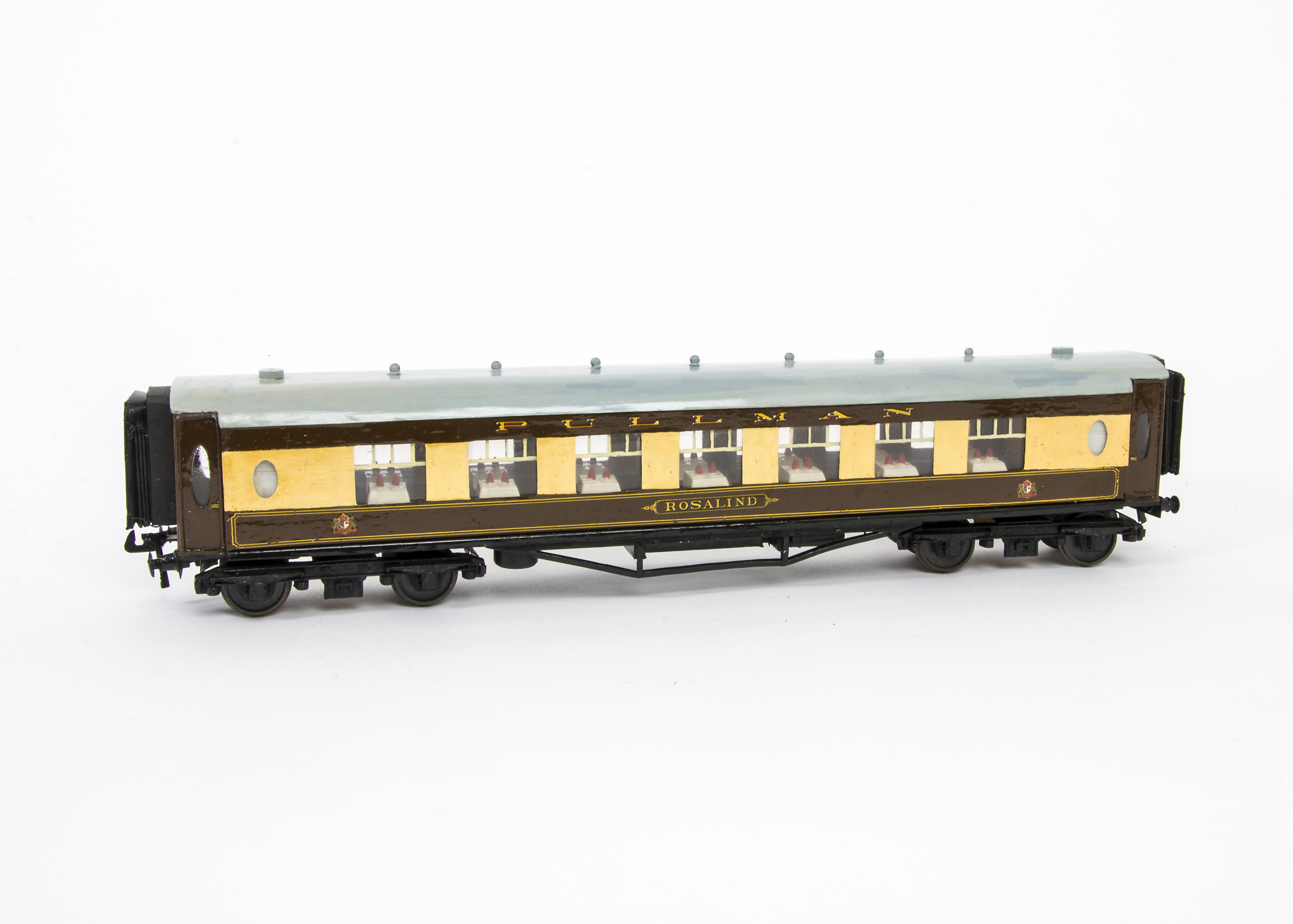 A Finescale Kit-built O Gauge Pullman Car, well-made and painted in traditional Pullman umber/