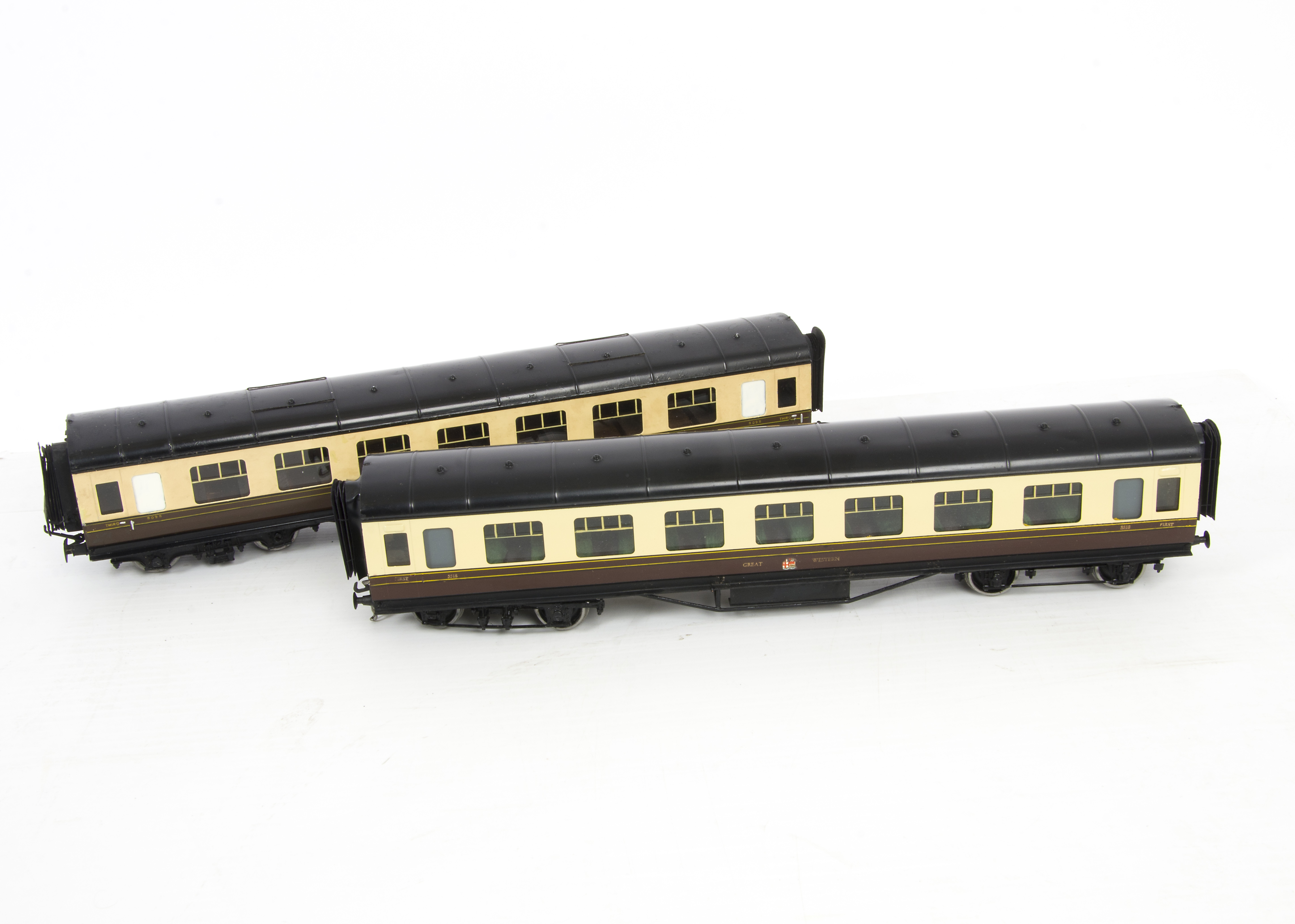 Two Exley O Gauge GWR K5 Type Corridor Coaches, comprising 3rd class no 8098, with 'Great (crest)