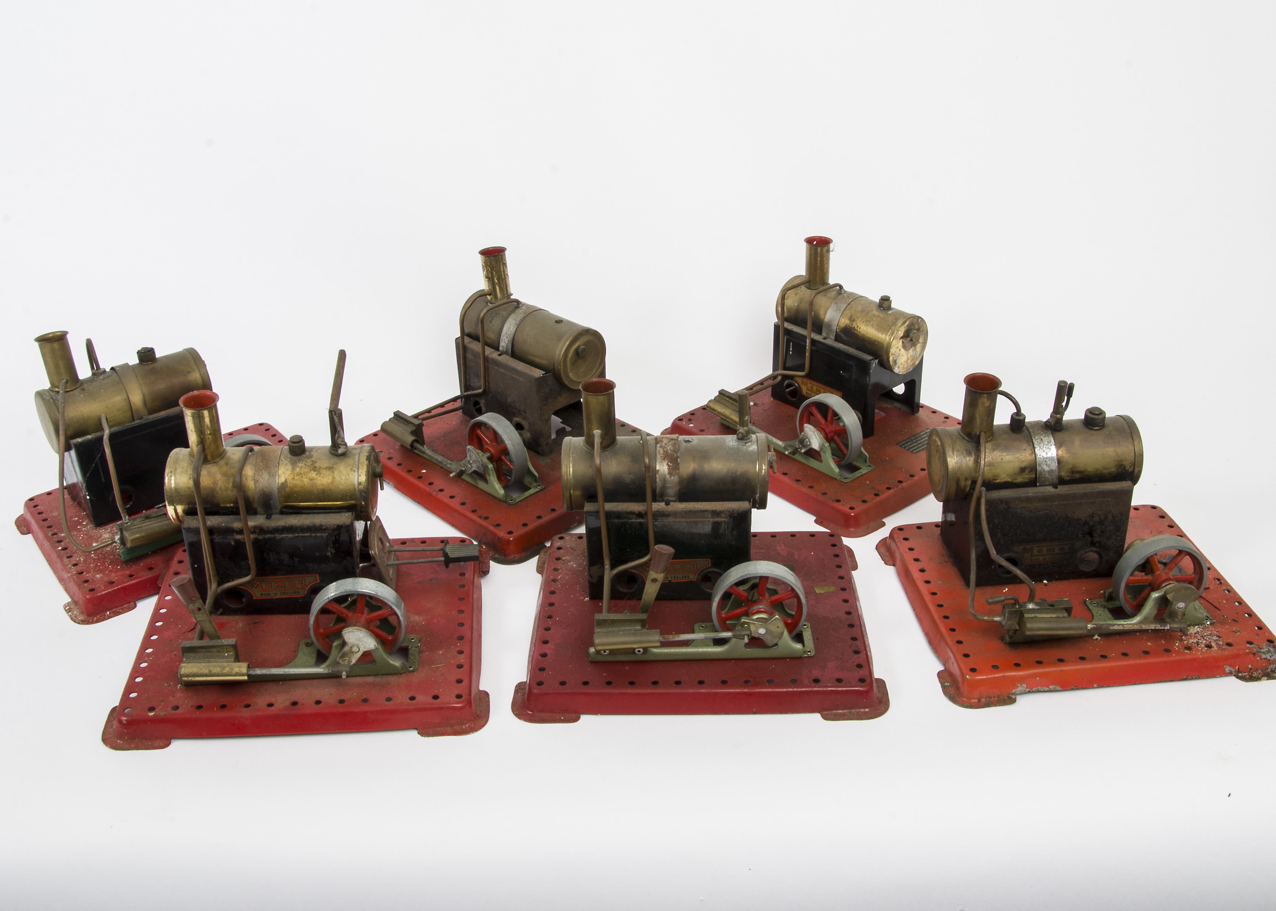 Mamod Live Steam Spirit-Fired Stationary Engines, comprising three SE1 engines, one SE2 with exhaust