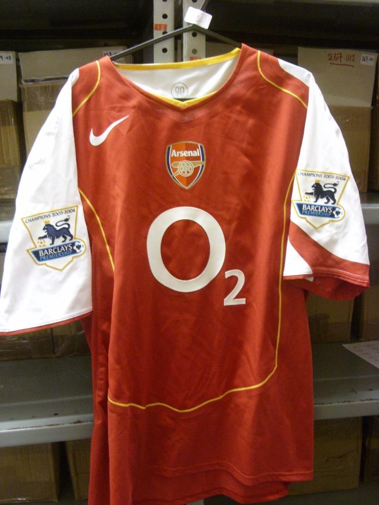 2004/05 Arsenal, a home players shirt as worn by Flamini, Number 16 on reverse