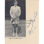 MARGARET OSBORNE DUPONT / TENNIS / AUTOGRAPH A b/w picture mounted on card and signed on the right