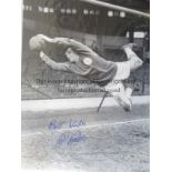 TOMMY LAWRENCE 1963 B/W 16” x 12” photo, showing Liverpool goalkeeper Tommy Lawrence demonstrating a