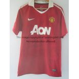 MAN UNITED Manchester United replica shirt from around 2010 signed by 20 players. Comes with COA.