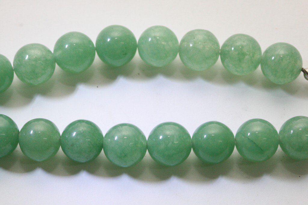 A jade choker necklace with white metal clasp. - Image 2 of 2