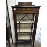 A Edwardian mahogany display cabinet with a single