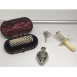 Four small items of silver comprising a cased silv