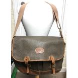 A Mulberry designer satchel bag with interior and exterior pockets and adjustable strap.Approx